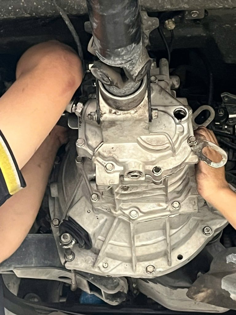 Sửa hộp số xe van Tera chuyên nghiệp tại TP.HCM – Gara Phước Tiến