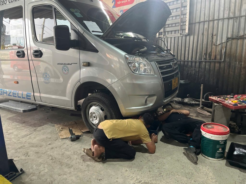 dấu hiệu xe cần kiểm tra gầm & hệ thống treo ngay