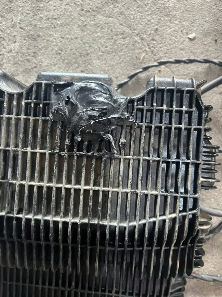 thay đáy các te xe GAZ